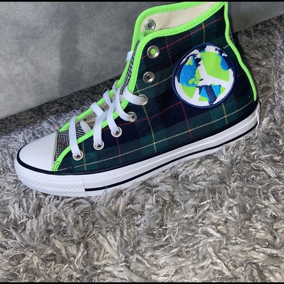 Peace On Earth Converse - Picture 3 of 5
